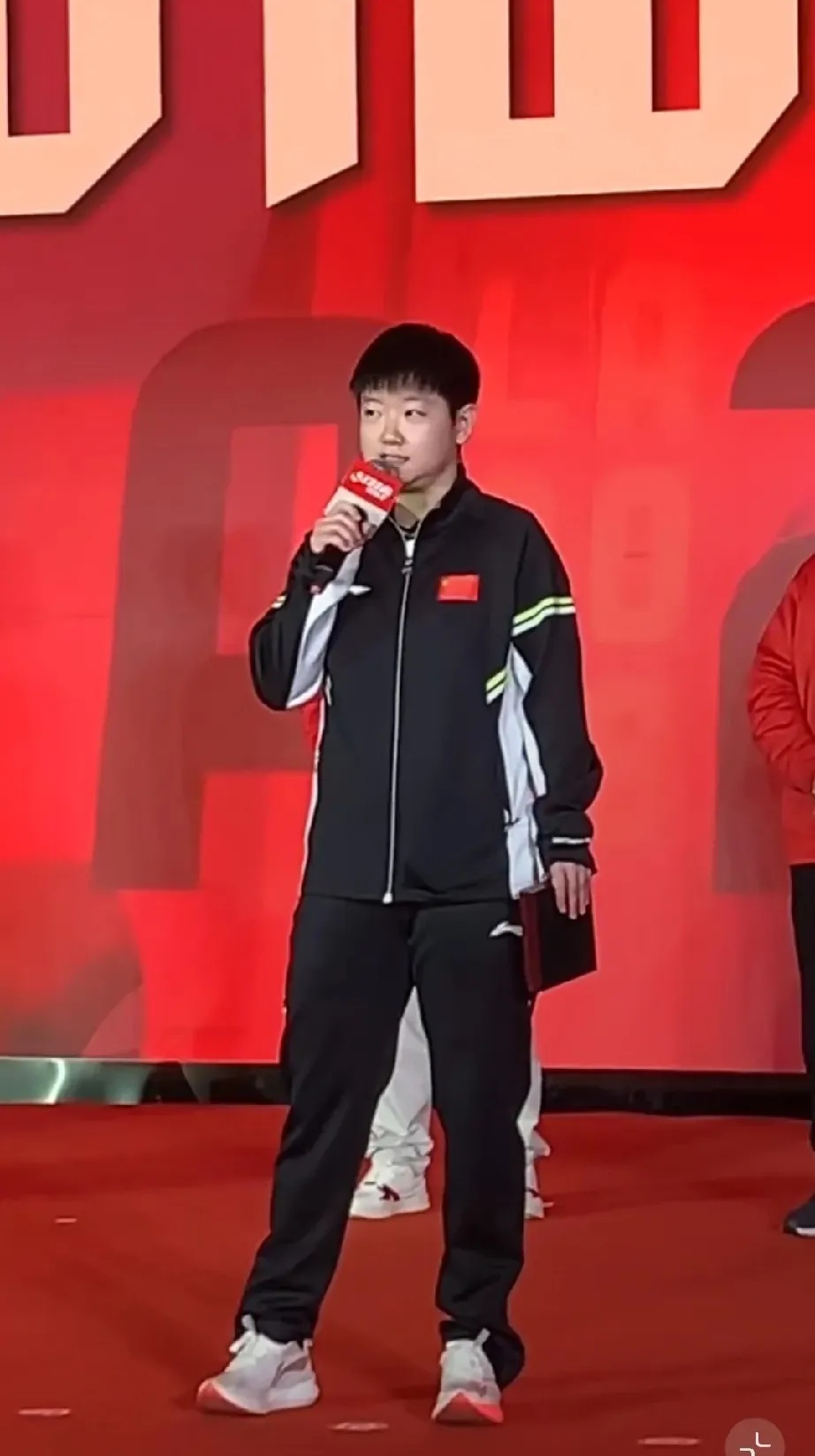 开云体育官网-RNG前途光明！，莎拉波娃新星败北表现突出赢得满堂喝彩-开云体育官网